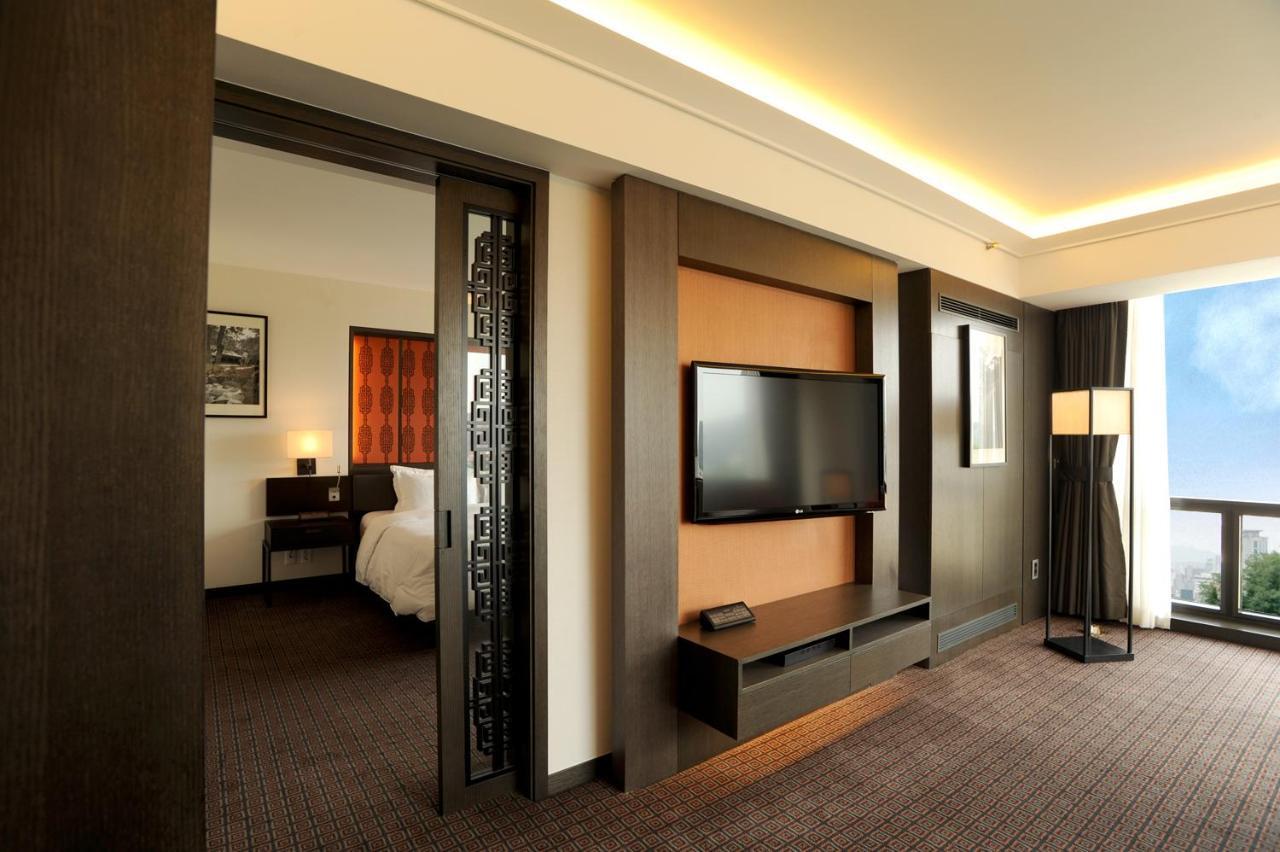 Отель Millennium Hilton Сеул Экстерьер фото